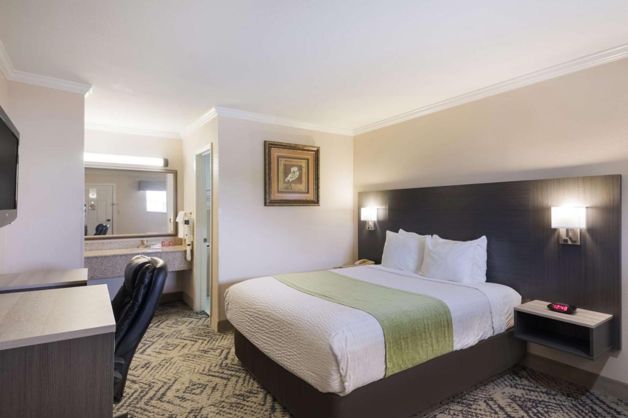 Surestay Hotel By Best Western Rockdale Екстер'єр фото