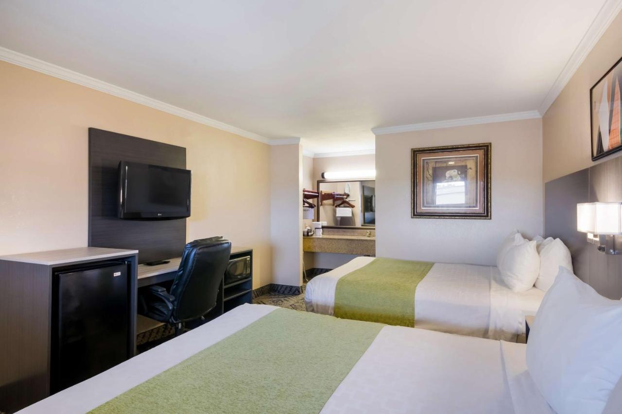 Surestay Hotel By Best Western Rockdale Екстер'єр фото