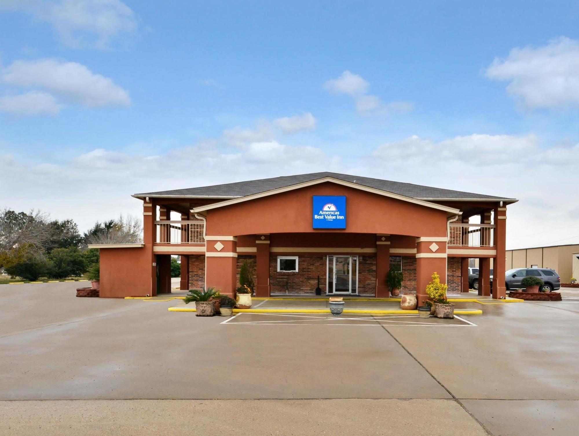 Surestay Hotel By Best Western Rockdale Екстер'єр фото