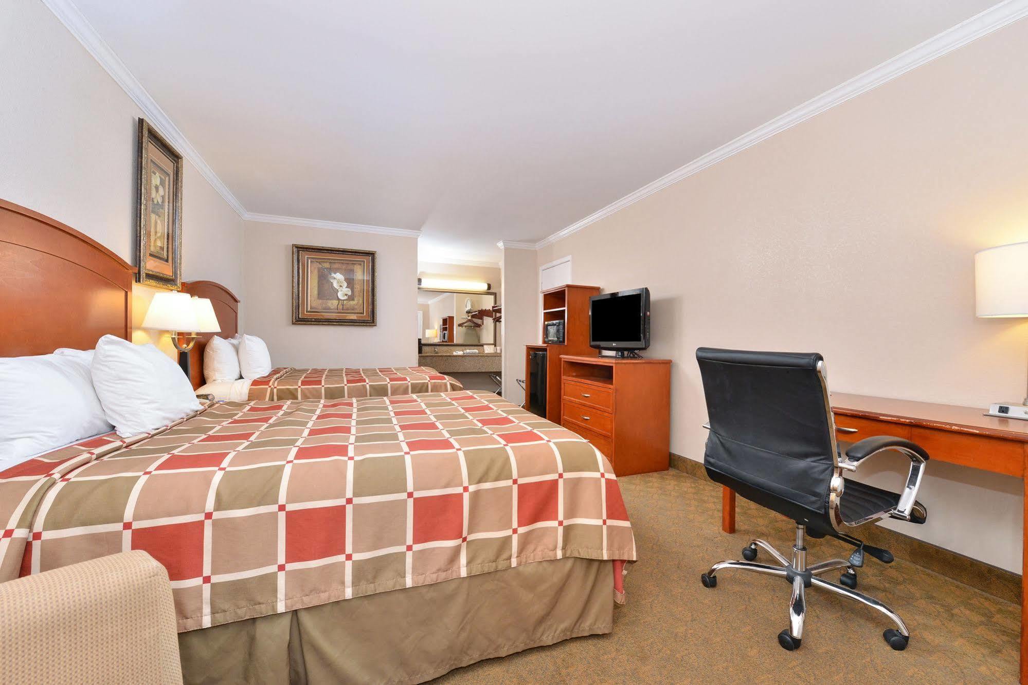 Surestay Hotel By Best Western Rockdale Екстер'єр фото